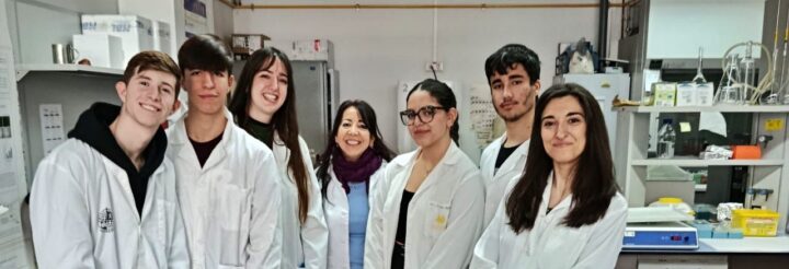 El alumnado del IES Nazarí se adentra en la nanomedicina en un proyecto de investigación con la UGR