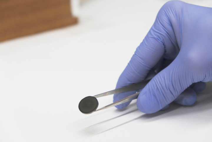 El CSIC empleará celulosa para desarrollar electrocerámicas sostenibles y económicas, clave para la fabricación de chips
